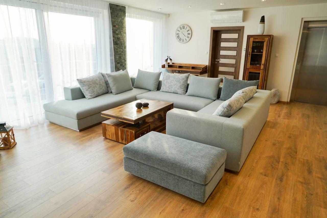 Luxury Villa Moravany nad Vahom Exterior photo