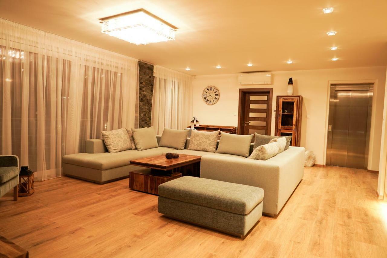 Luxury Villa Moravany nad Vahom Exterior photo